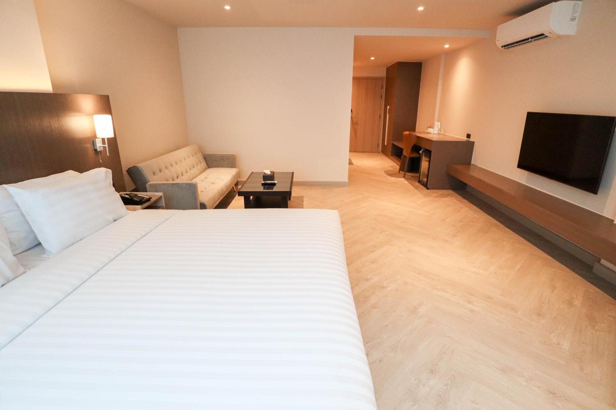 The One Cozy Living Hotel Патая Екстериор снимка